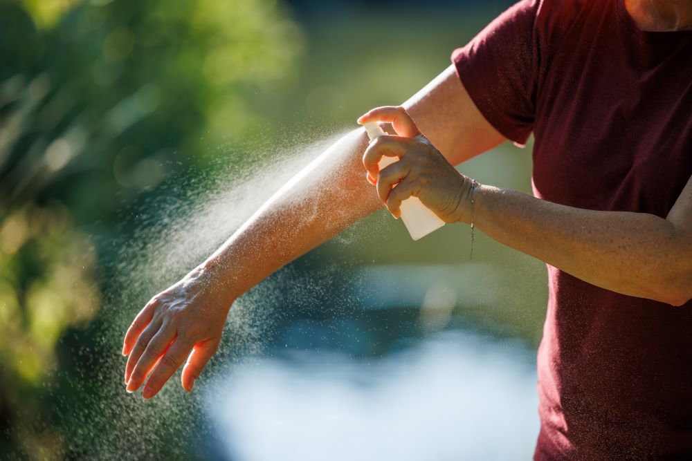 Photo d'un spray anti-moustiques.
