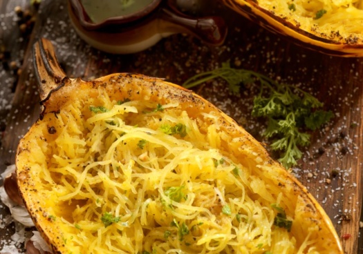 Photo d'une courge spaghetti venant d'être cuisinée.