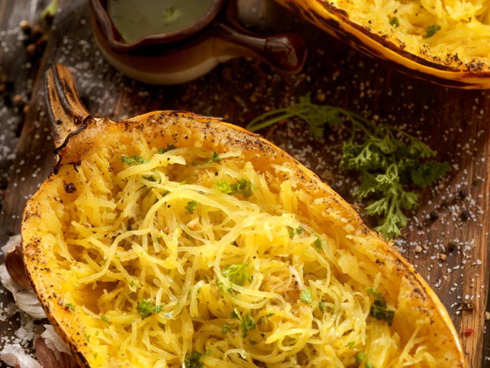 Photo d'une courge spaghetti venant d'être cuisinée.