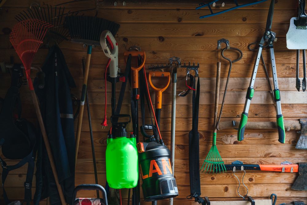 Photo d'un abris à outils pour jardiner.